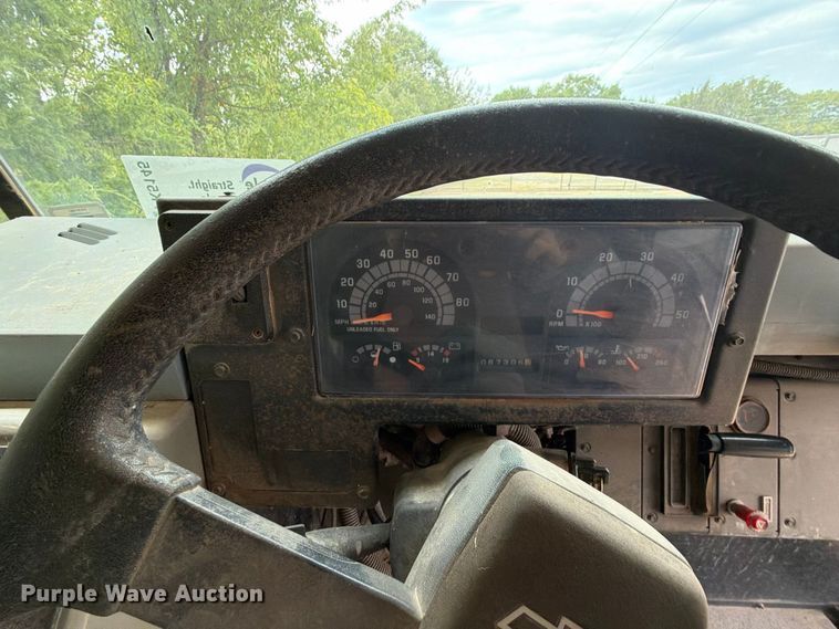image for item FK5145 2002 Chevrolet B7 school bus