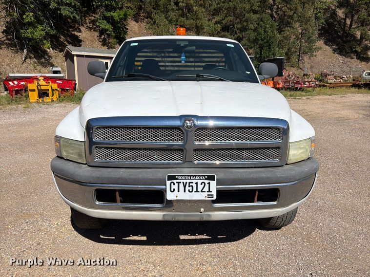 image for item FM7651 2002 Dodge Ram 2500 flatbed pickup truck