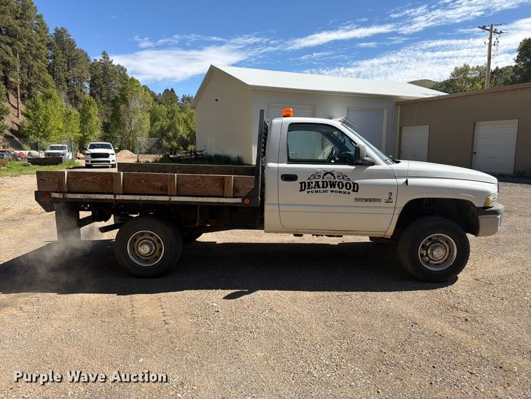image for item FM7651 2002 Dodge Ram 2500 flatbed pickup truck