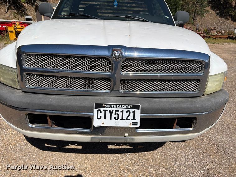 image for item FM7651 2002 Dodge Ram 2500 flatbed pickup truck
