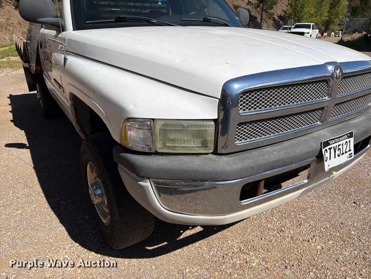 image for item FM7651 2002 Dodge Ram 2500 flatbed pickup truck