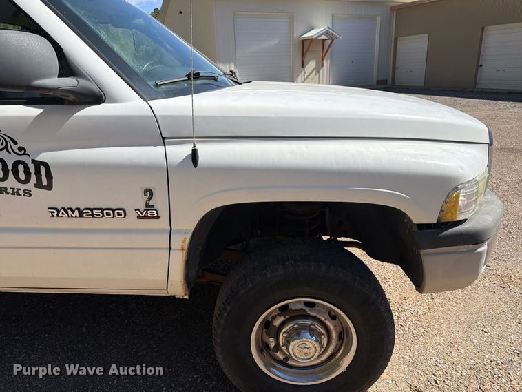 image for item FM7651 2002 Dodge Ram 2500 flatbed pickup truck