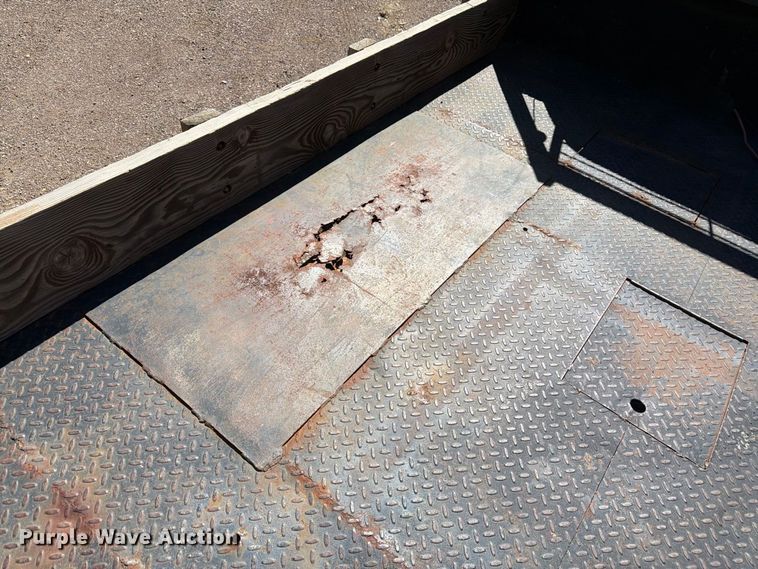image for item FM7651 2002 Dodge Ram 2500 flatbed pickup truck