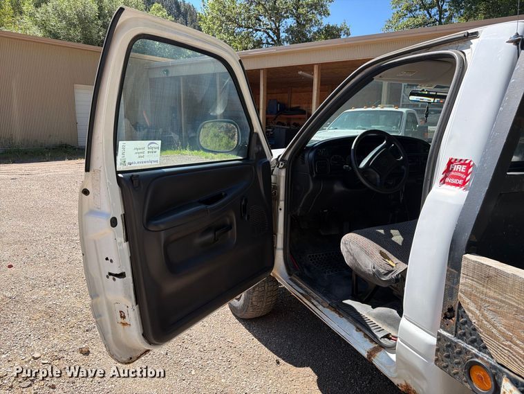 image for item FM7651 2002 Dodge Ram 2500 flatbed pickup truck