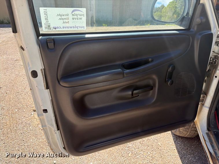 image for item FM7651 2002 Dodge Ram 2500 flatbed pickup truck