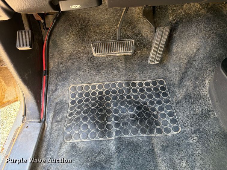 image for item FM7651 2002 Dodge Ram 2500 flatbed pickup truck