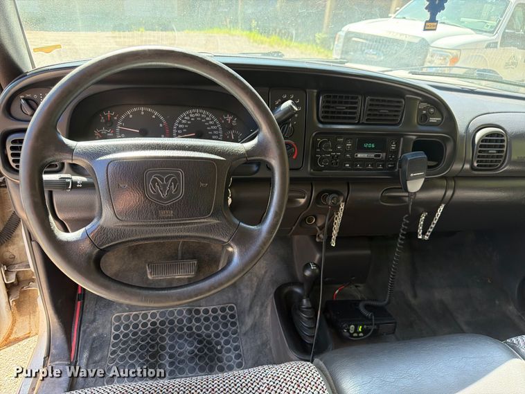 image for item FM7651 2002 Dodge Ram 2500 flatbed pickup truck