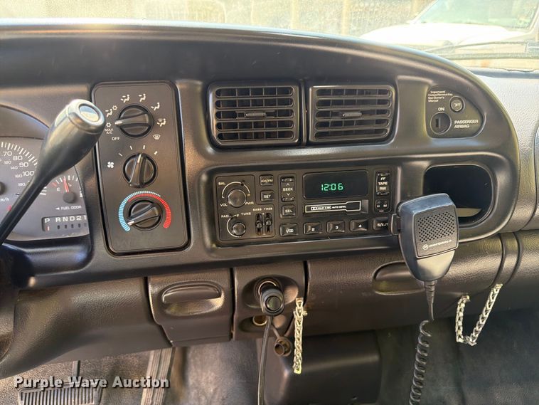 image for item FM7651 2002 Dodge Ram 2500 flatbed pickup truck