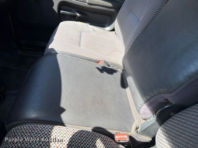 image for item FM7651 2002 Dodge Ram 2500 flatbed pickup truck