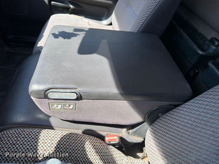 image for item FM7651 2002 Dodge Ram 2500 flatbed pickup truck