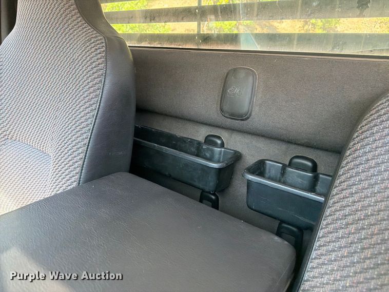 image for item FM7651 2002 Dodge Ram 2500 flatbed pickup truck