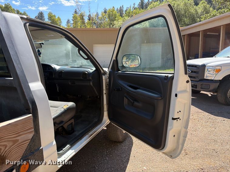 image for item FM7651 2002 Dodge Ram 2500 flatbed pickup truck