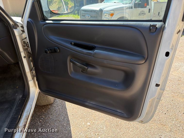 image for item FM7651 2002 Dodge Ram 2500 flatbed pickup truck