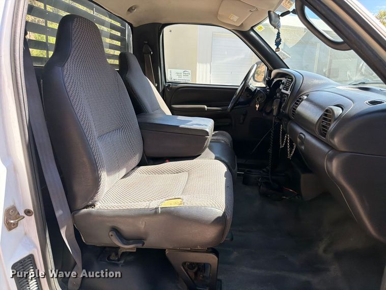 image for item FM7651 2002 Dodge Ram 2500 flatbed pickup truck