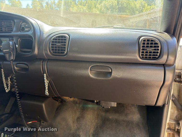 image for item FM7651 2002 Dodge Ram 2500 flatbed pickup truck