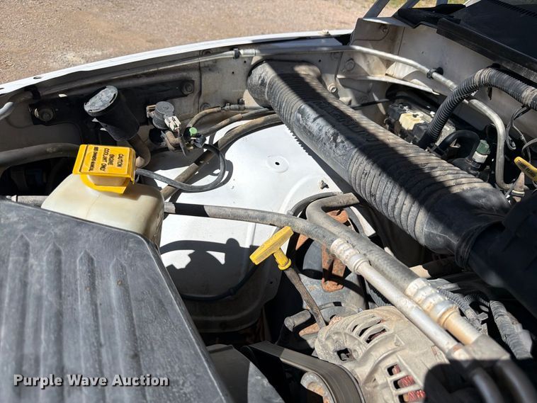 image for item FM7651 2002 Dodge Ram 2500 flatbed pickup truck