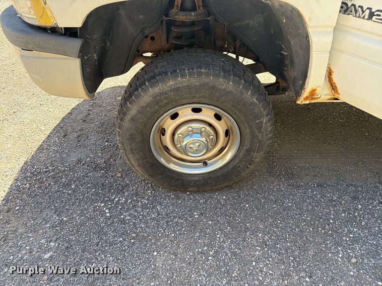 image for item FM7651 2002 Dodge Ram 2500 flatbed pickup truck