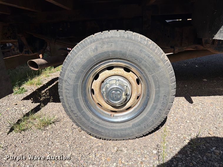 image for item FM7651 2002 Dodge Ram 2500 flatbed pickup truck