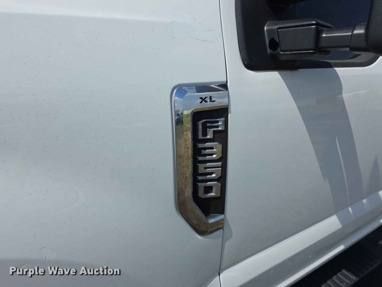 image for item FN1509 2019 Ford F350 Super Duty XL Crew Cab pickup truck
