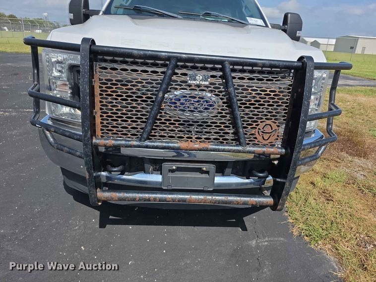image for item FN1509 2019 Ford F350 Super Duty XL Crew Cab pickup truck