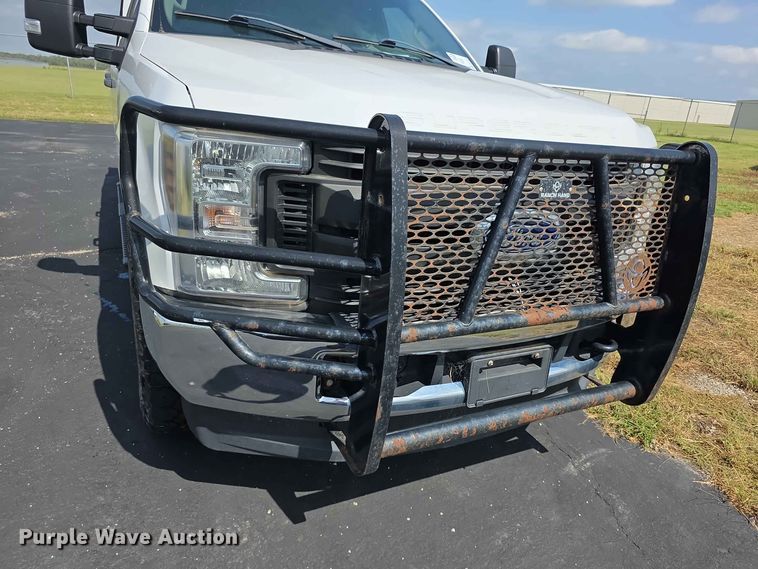 image for item FN1509 2019 Ford F350 Super Duty XL Crew Cab pickup truck