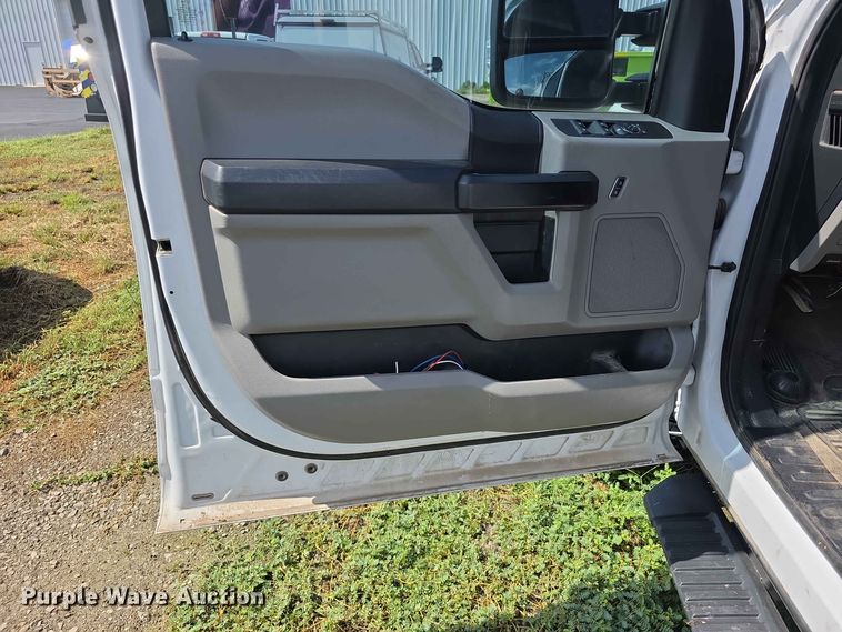image for item FN1509 2019 Ford F350 Super Duty XL Crew Cab pickup truck