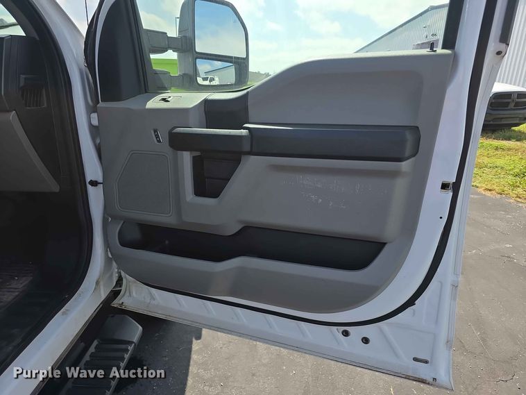 image for item FN1509 2019 Ford F350 Super Duty XL Crew Cab pickup truck