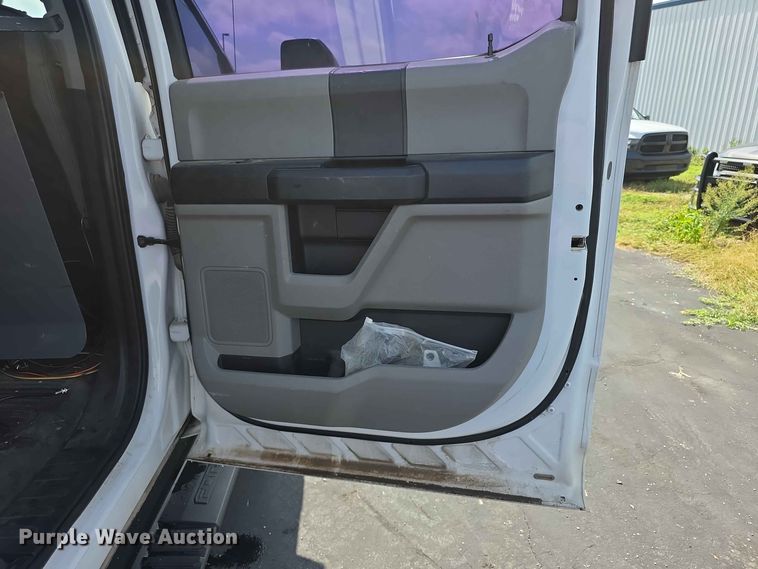 image for item FN1509 2019 Ford F350 Super Duty XL Crew Cab pickup truck