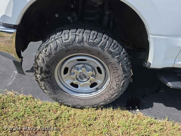 image for item FN1509 2019 Ford F350 Super Duty XL Crew Cab pickup truck