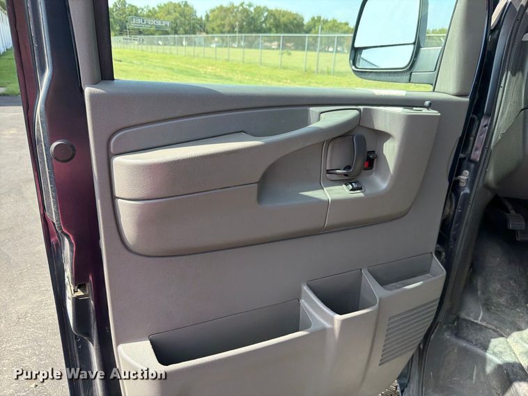 image for item FN1511 2013 Chevrolet Express G2500 van