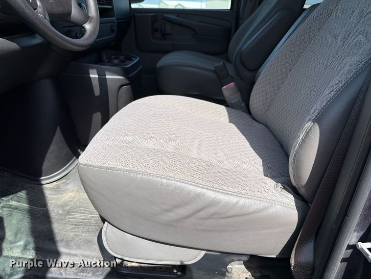 image for item FN1511 2013 Chevrolet Express G2500 van