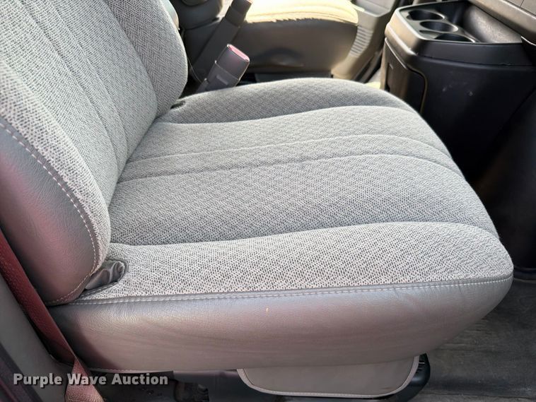 image for item FN1511 2013 Chevrolet Express G2500 van