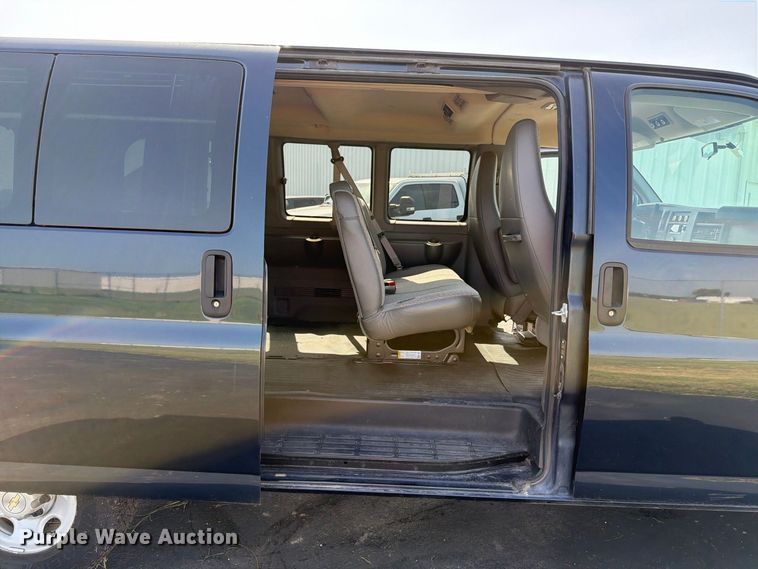image for item FN1511 2013 Chevrolet Express G2500 van