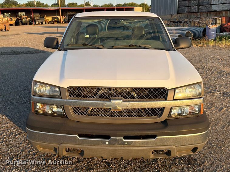 image for item FN2588 2004 Chevrolet Silverado pickup truck