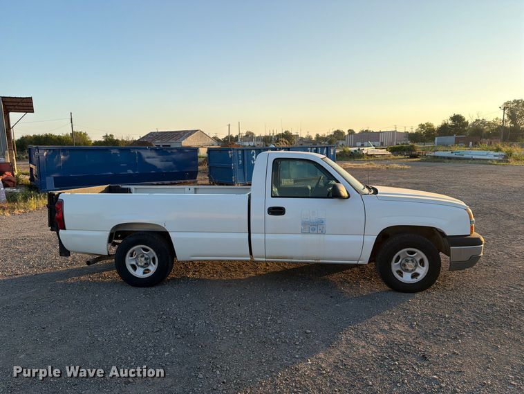 image for item FN2588 2004 Chevrolet Silverado pickup truck