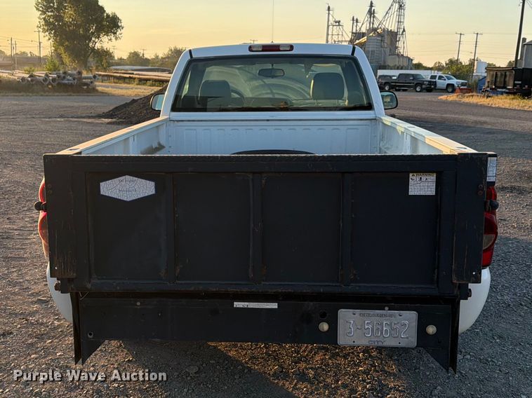 image for item FN2588 2004 Chevrolet Silverado pickup truck