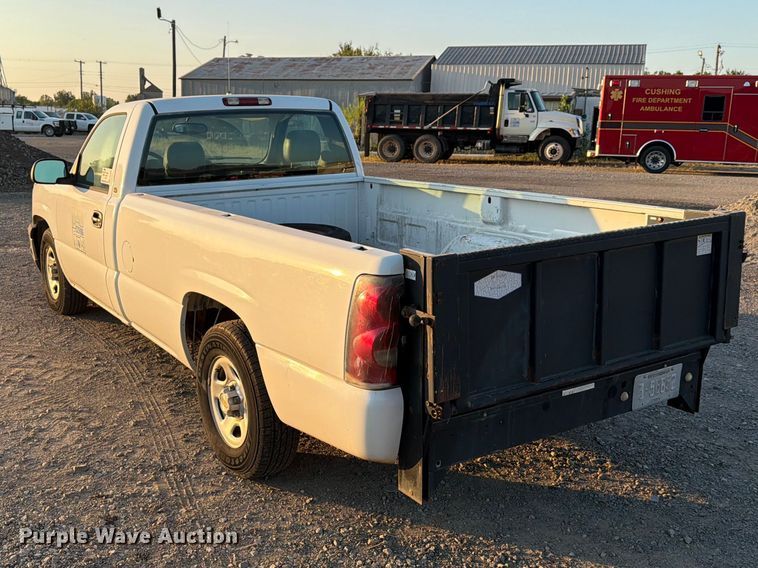 image for item FN2588 2004 Chevrolet Silverado pickup truck
