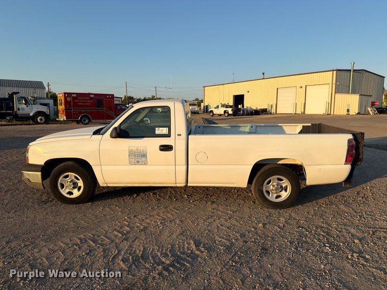 image for item FN2588 2004 Chevrolet Silverado pickup truck