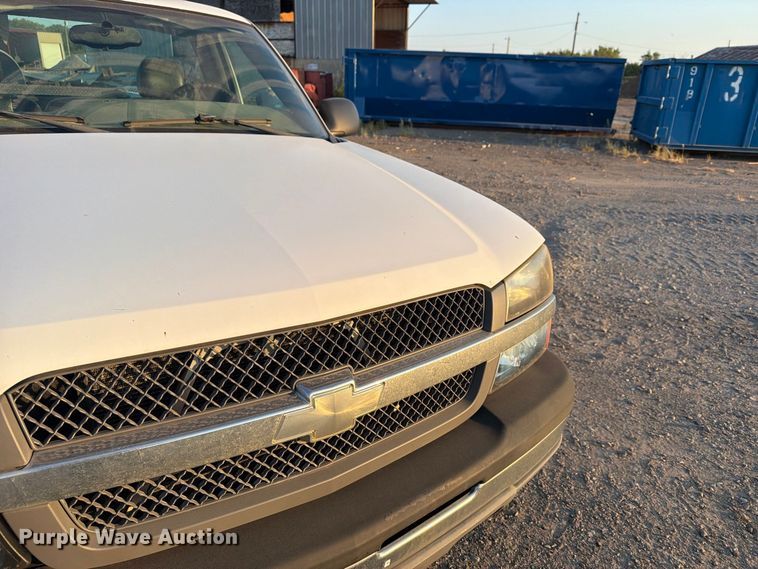 image for item FN2588 2004 Chevrolet Silverado pickup truck