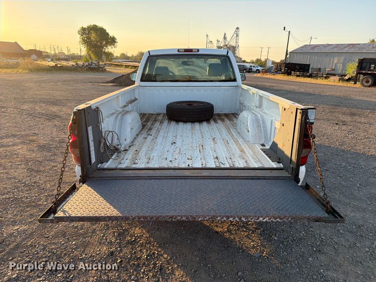 image for item FN2588 2004 Chevrolet Silverado pickup truck