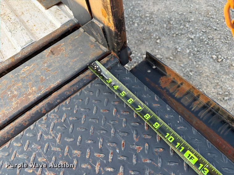 image for item FN2588 2004 Chevrolet Silverado pickup truck
