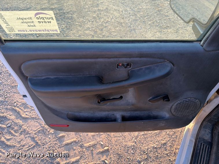 image for item FN2588 2004 Chevrolet Silverado pickup truck