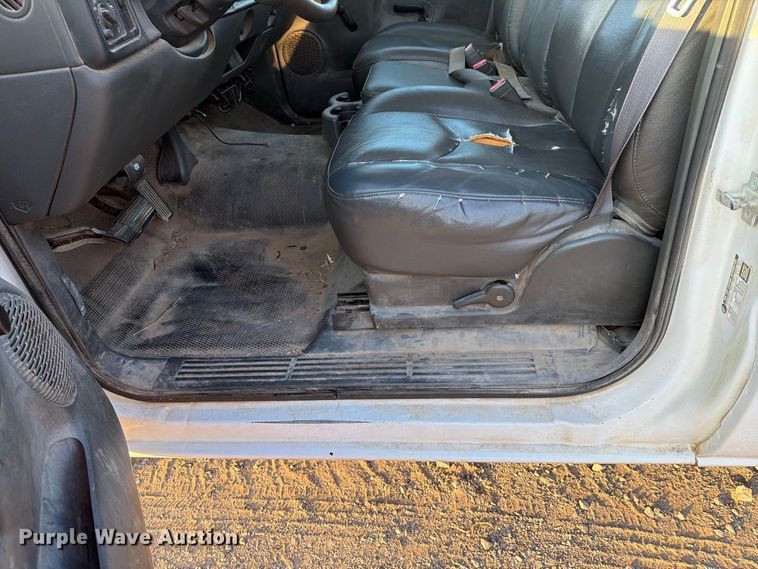 image for item FN2588 2004 Chevrolet Silverado pickup truck