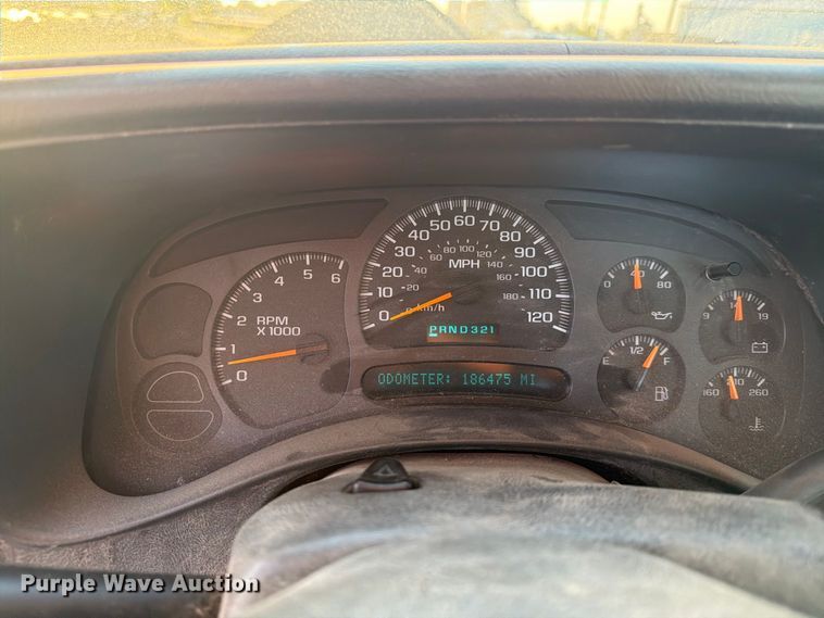 image for item FN2588 2004 Chevrolet Silverado pickup truck