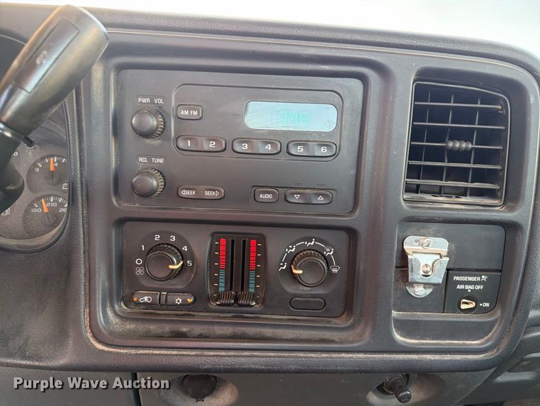 image for item FN2588 2004 Chevrolet Silverado pickup truck
