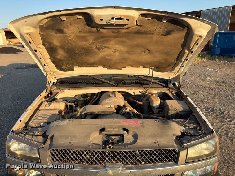 image for item FN2588 2004 Chevrolet Silverado pickup truck