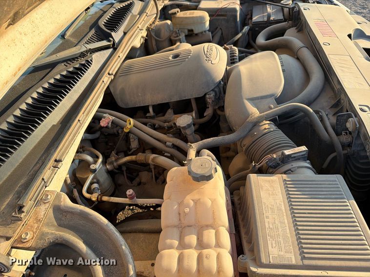 image for item FN2588 2004 Chevrolet Silverado pickup truck