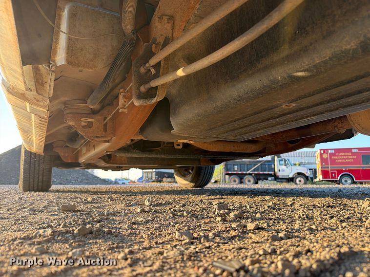 image for item FN2588 2004 Chevrolet Silverado pickup truck