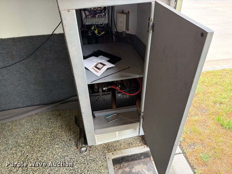image for item FN5861 2009 Doolittle enclosed cargo trailer