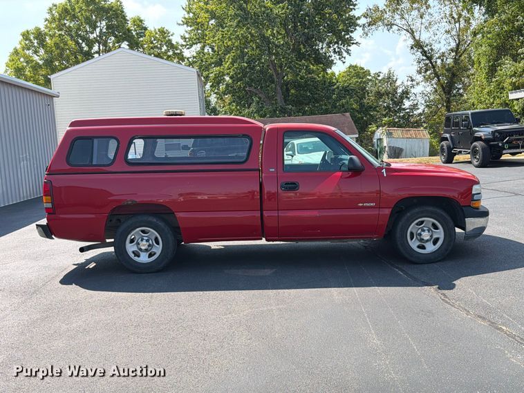 image for item FT6275 2001 Chevrolet Silverado 1500 pickup truck